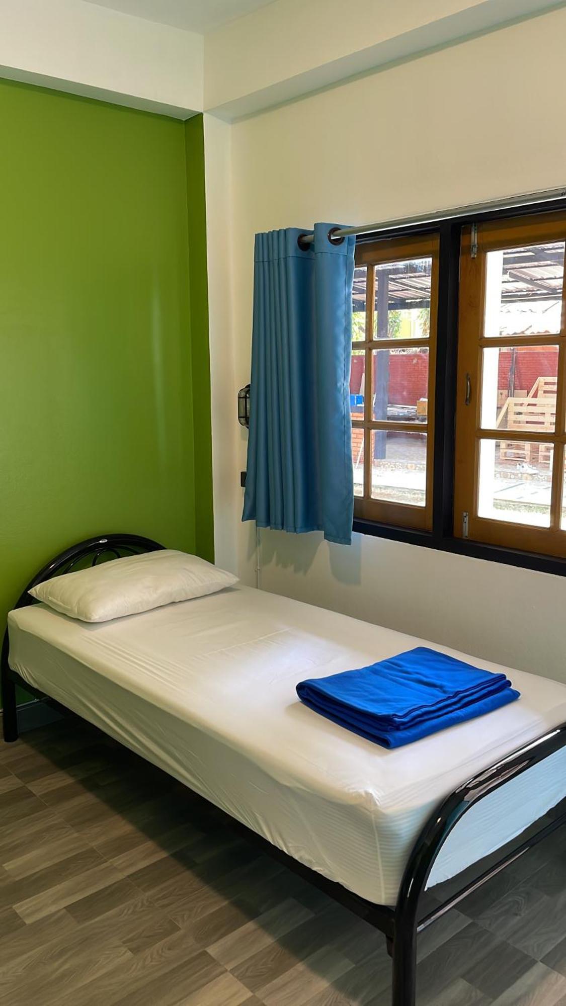Revolution Chiang Mai - Old Town Hostel Eksteriør bilde